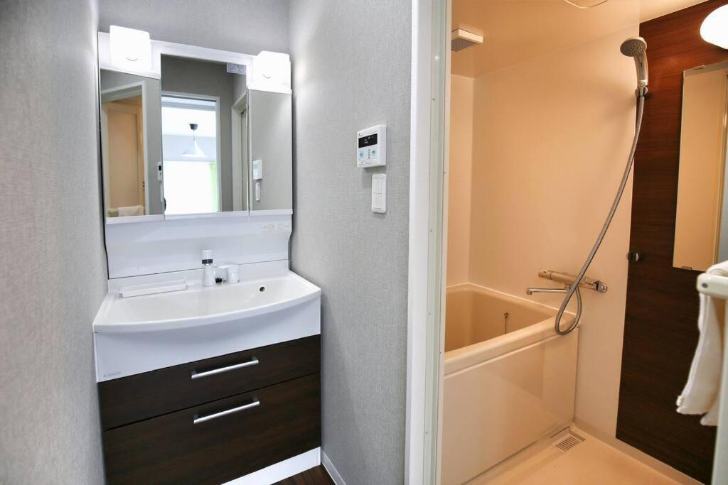 Apartment Edogawa Japanese Style 3b Has Direct Access To Akihabara And Shinjuku, With Convenient Free Wifi
